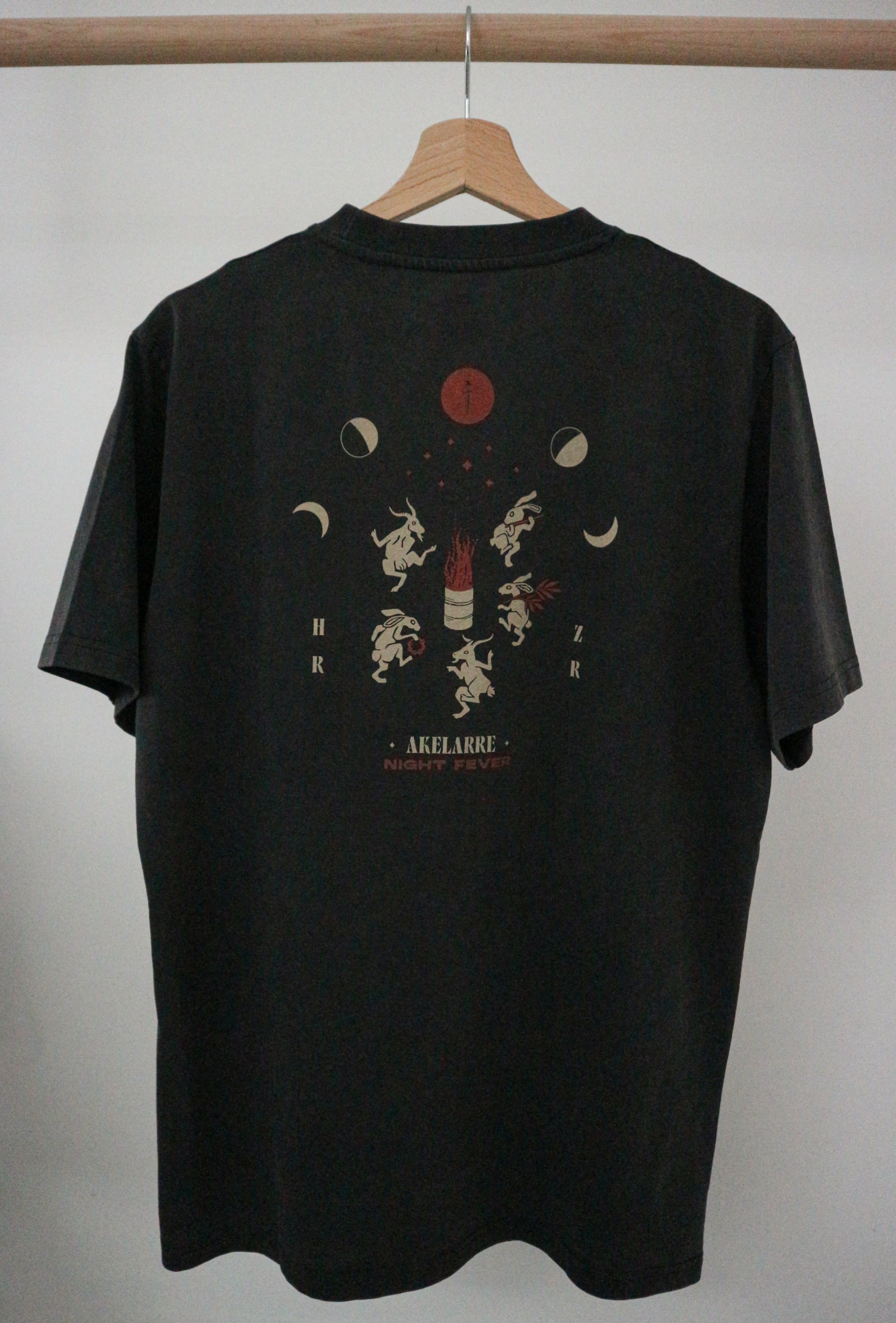 T-shirt ~ AKELARRE noir vintage
